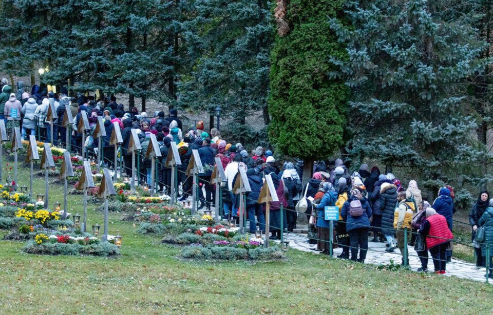 Coada către racla Părintelui Arsenie Boca