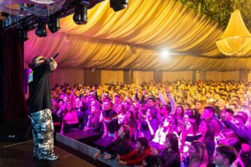 Seara s-a încheiat în forță, cu un concert susținut de Alex Velea