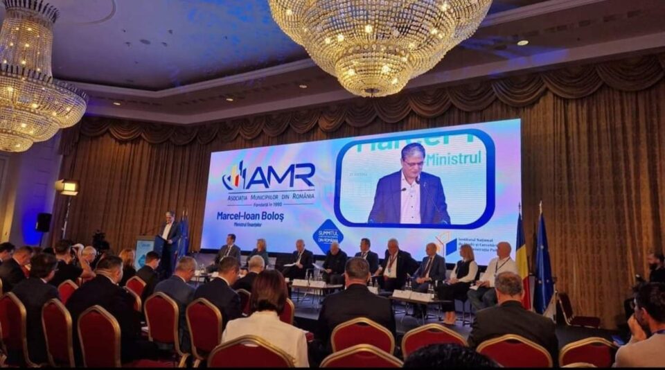 Reforma administrativă, descentralizare și surse de finanțare pentru proiectele locale, discutate la evenimentele organizate de AMR la București