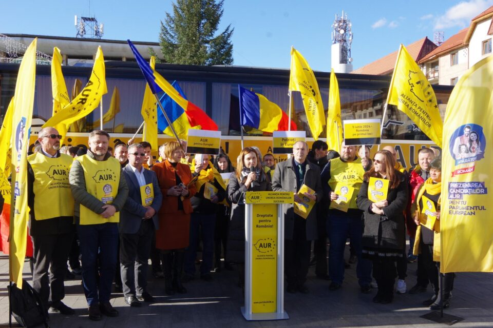 Caravana „Patrioți în Europa” la care participă candidații AUR pentru Parlamentul European a ajuns, luni, în Gura Humorului și Suceava Caravana „Patrioți în Europa” la care participă candidații AUR pentru Parlamentul European a ajuns, luni, în Gura Humorului și Suceava