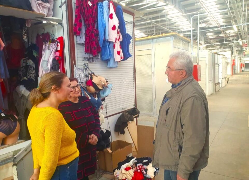 Primarul Ion Lungu a spus că în ultimii 19 ani municipalitatea a investit aproape 10 milioane de euro în modernizarea Complexului Comercial Bazar