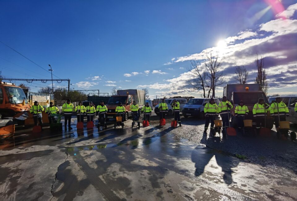 Zeci de utilaje și echipe de lucru pregătite de Diasil pentru intervenție la deszăpezire și îngheț pe străzile Sucevei 6