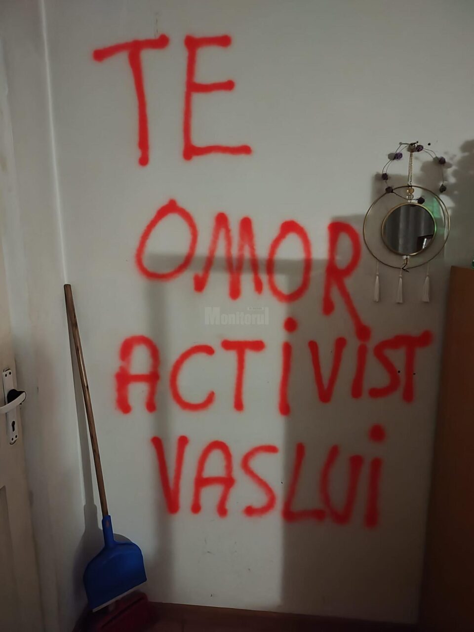 Mesaje de amenințare pe pereți