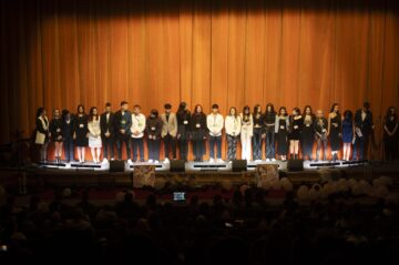 Balul Bobocilor de la Colegiul de Artă a adus strălucirea anilor `20 pe scena Casei de Cultură