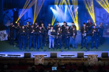 Balul Bobocilor de la Colegiul de Artă a adus strălucirea anilor `20 pe scena Casei de Cultură