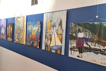 „Spiritul Pădurii”, o expoziție plină de culoare vernisată la Muzeul Arta Lemnului