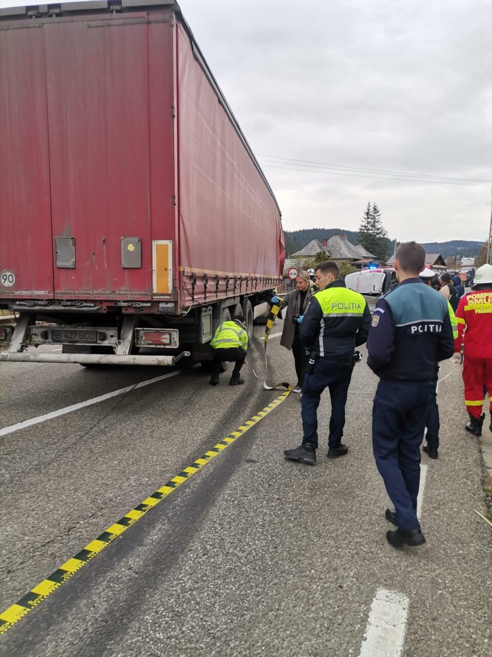 Plan Roșu declanșat după un accident între un autotren și un microbuz, cu 12 persoane implicate