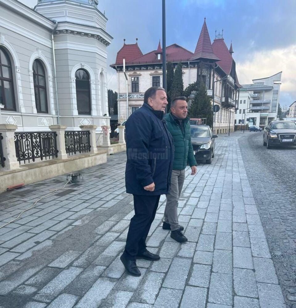 Presedintele CJ Suceava, Gheorghe Flutur si viceprimarul din Vatra Dornei, Marius Ripan