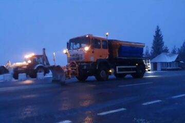 Primele ninsori abundente din acest sezon rece au îngreunat circulația pe drumurile naționale din județul Suceava