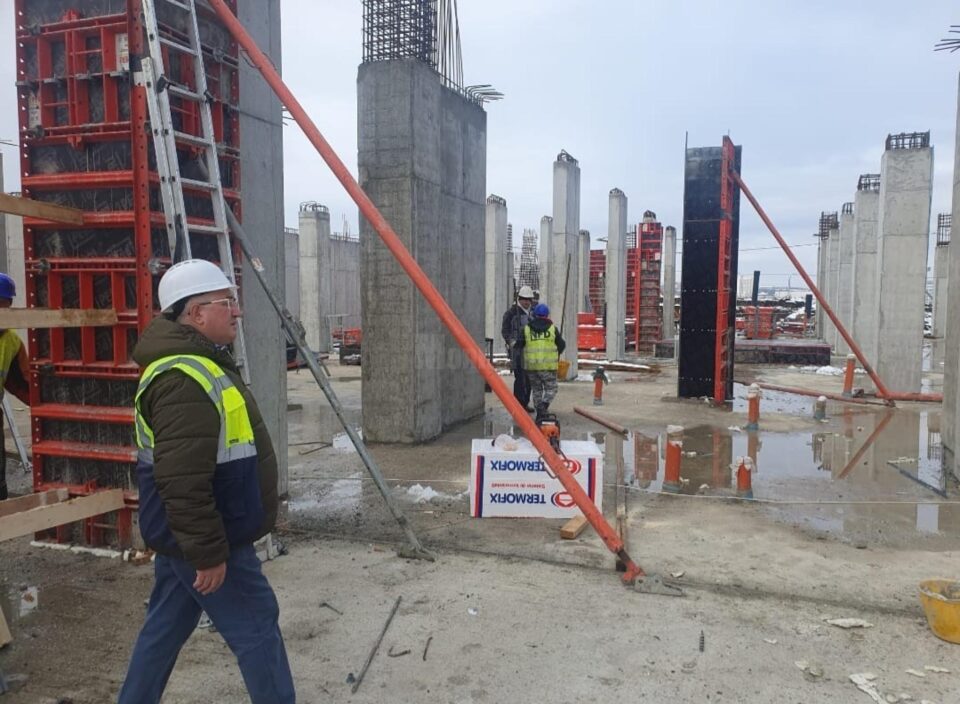 Venirea iernii nu a stopat lucrările de construire a Sălii Polivalente Suceava