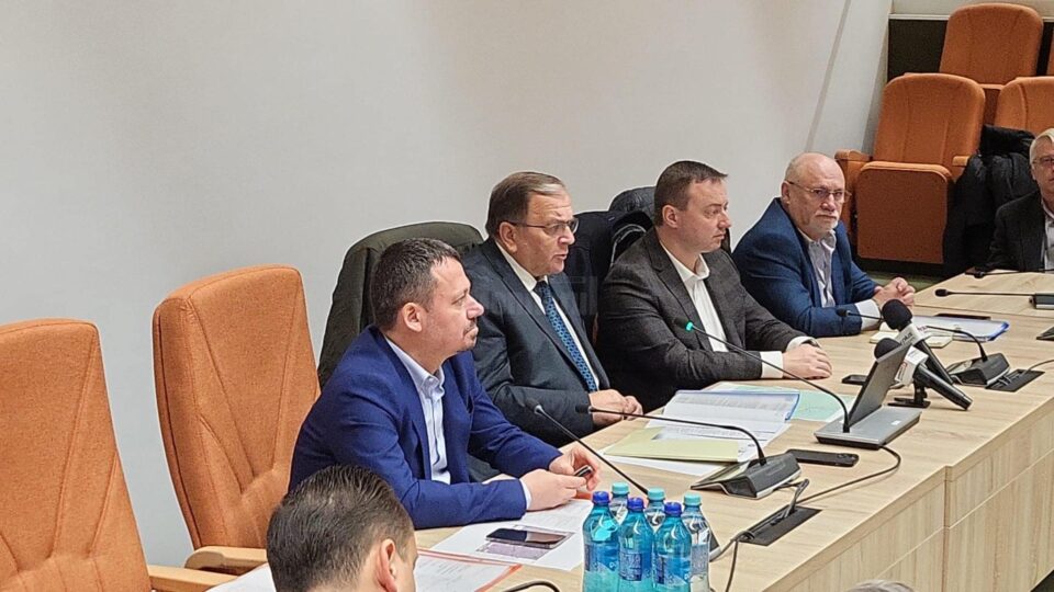 CJ Suceava a găzduit o ședință în care s-au prezentat stadiile proiectelor pentru autostrada Pașcani - Suceava - Siret CJ Suceava a găzduit o ședință în care s-au prezentat stadiile proiectelor pentru autostrada Pașcani - Suceava - Siret