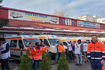Personalul de la Ambulanța Suceava protestează în fața sediului față de noua lege a pensiilor