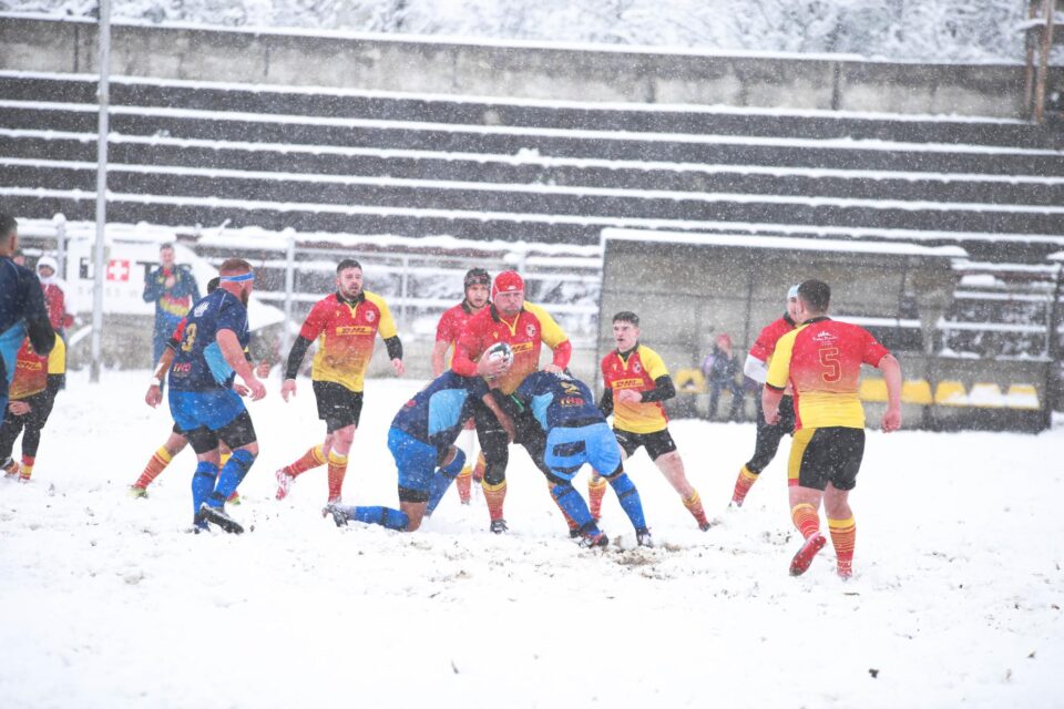 S-a jucat în condiții hibernale. Sursa foto Andrei Hamza
