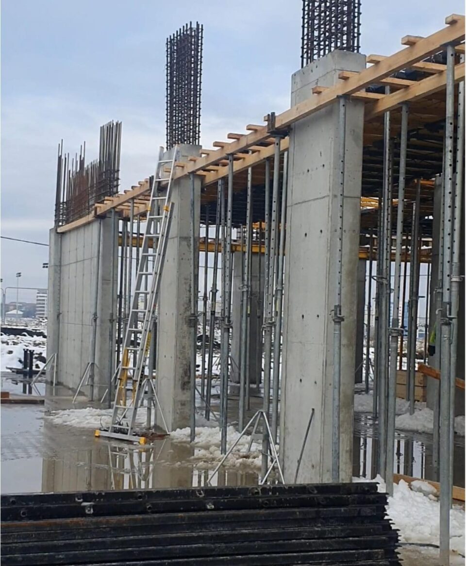 Venirea iernii nu a stopat lucrările de construire a Sălii Polivalente Suceava
