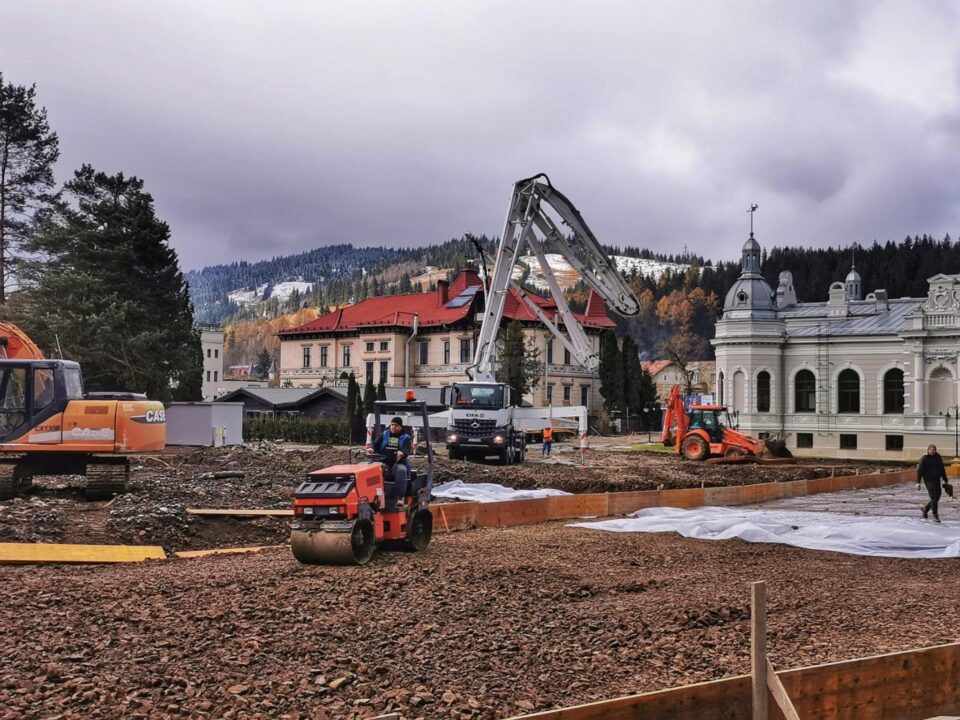 Lucrări la Cazinoul din Vatra Dornei pentru pregătirea Zilei Bucovinei
