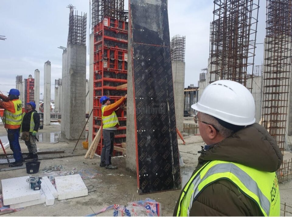 Venirea iernii nu a stopat lucrările de construire a Sălii Polivalente Suceava