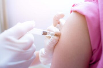 Numărul sucevencelor care s-au vaccinat pentru a preveni apariția cancerului este în creștere. Foto medikali.ro