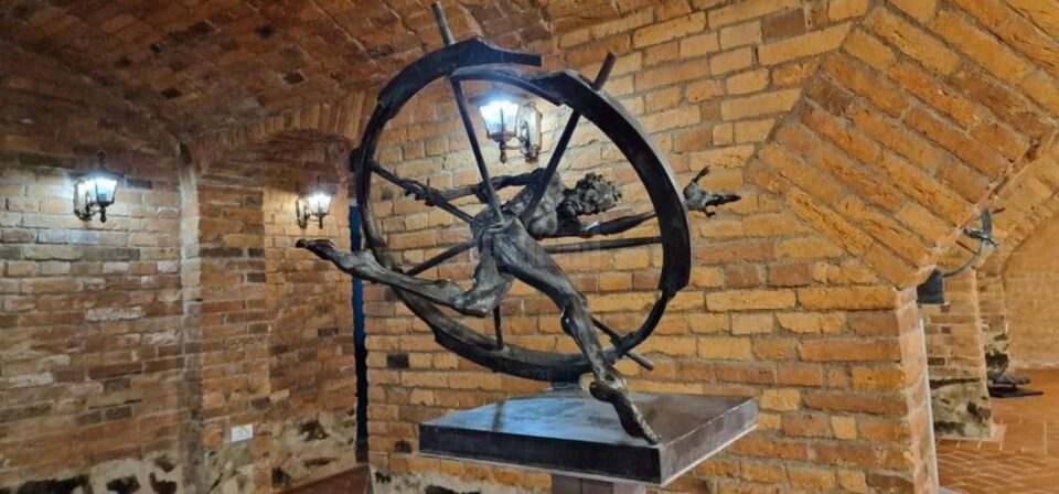 Lucrările sculptorului Ion Mândrescu vor fi expuse în cazinoul din Vatra Dornei