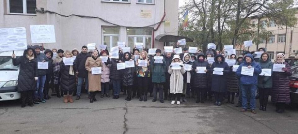 Angajații Agenției pentru Plăți și Inspecție Socială, în grevă de avertisment