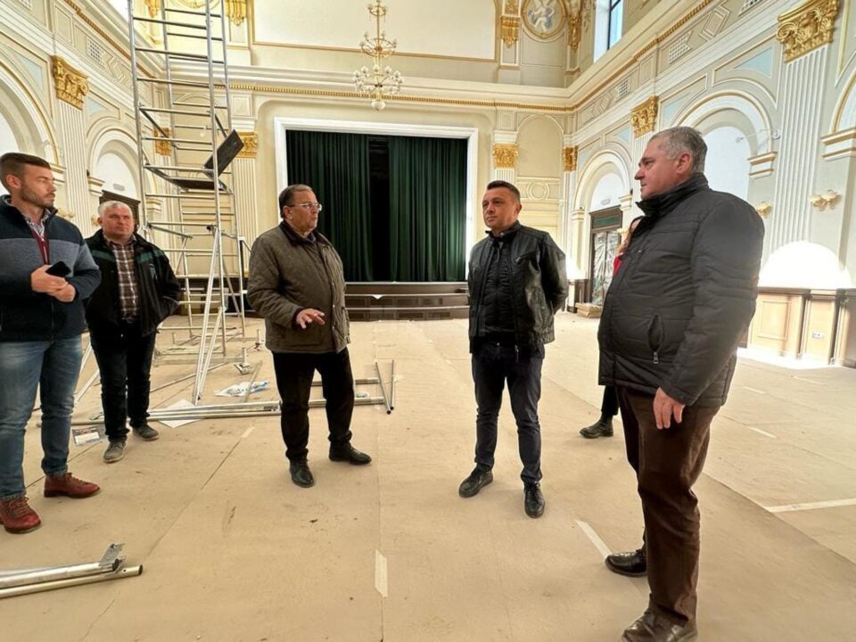 Președintele CJ Suceava, Gheorghe Flutur, a precizat că în cazinoul din Vatra Dornei va fi deschisă o expoziție de excepție Președintele CJ Suceava, Gheorghe Flutur, a precizat că în cazinoul din Vatra Dornei va fi deschisă o expoziție de excepție