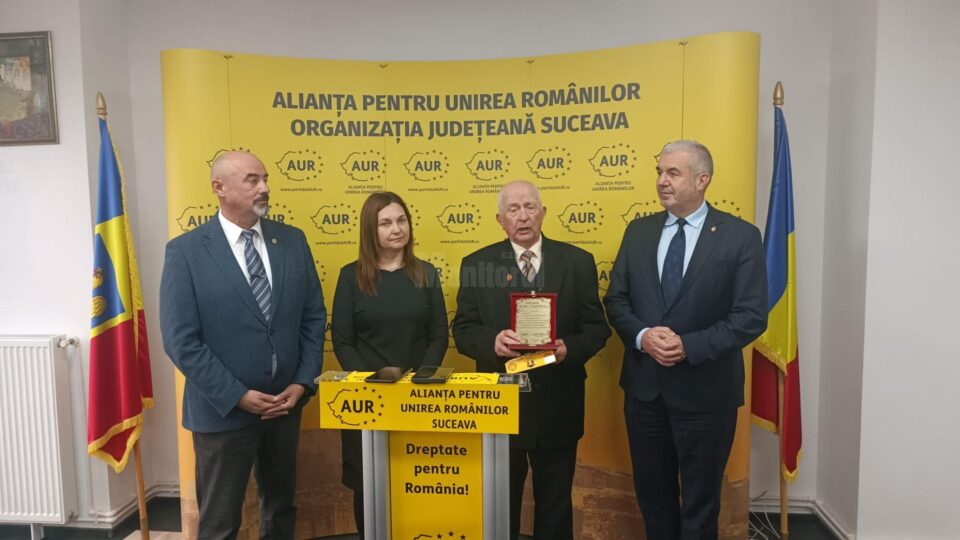 Dumitru Davidel a primit o placheta comemorativa de Ziua Bucovinei din parta AUR Suceava