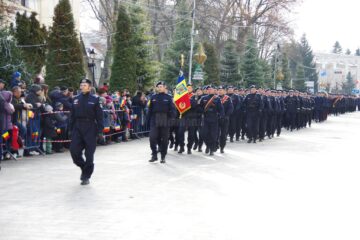 Defilare militară și expoziție de tehnică militară de Ziua Națională a României, în centrul Sucevei