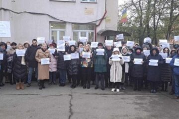 Angajații Agenției pentru Plăți și Inspecție Socială, în grevă de avertisment, pentru salarii mai mari și condiții mai bune