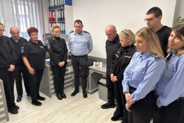 Moment de reculegere ținut de Poliția Locală Suceava pentru un coleg din țară, răpus la datorie