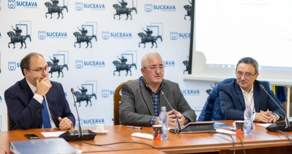 Întrunire a Centrului Național de Competență pentru dezvoltarea orașelor climatice neutre și inteligente, la sediul Primăriei Suceava Întrunire a Centrului Național de Competență pentru dezvoltarea orașelor climatice neutre și inteligente, la sediul Primăriei Suceava