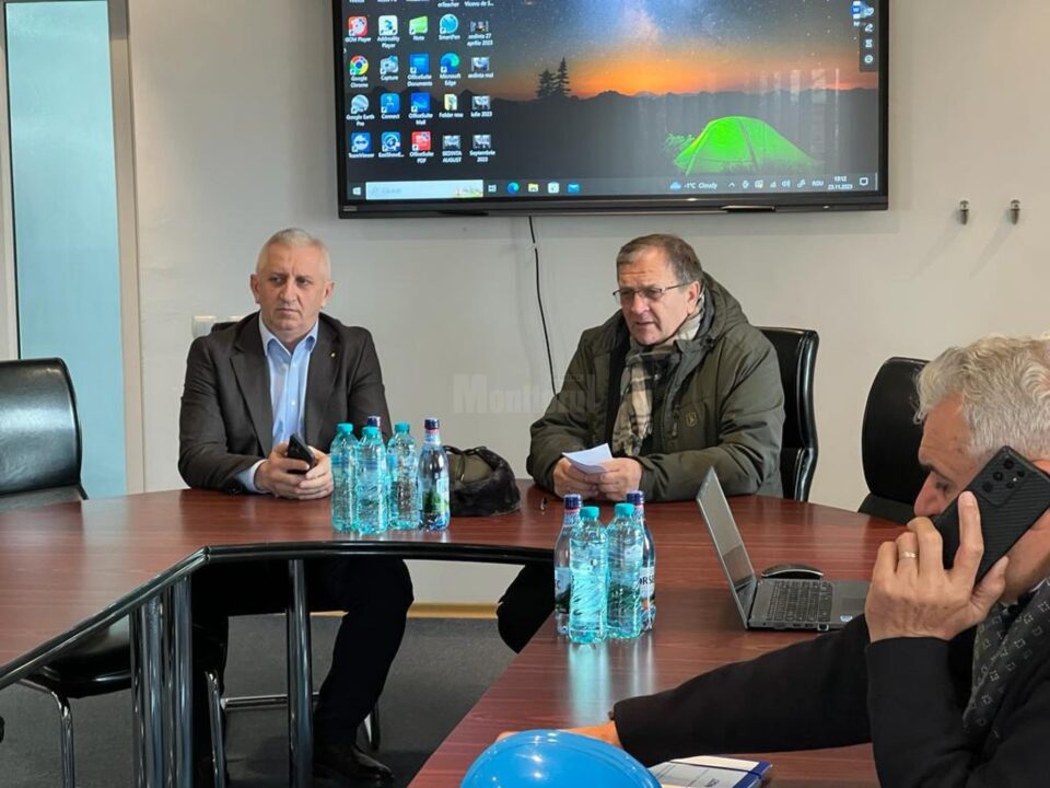 Primarul din Vicovu de Sus, Vasile Iliuț, și președintele CJ Suceava, Gheorghe Flutur