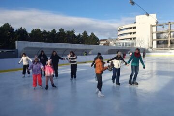 Patinoarul artificial Areni se deschide de marți, 28 Noiembrie, de Ziua Bucovinei