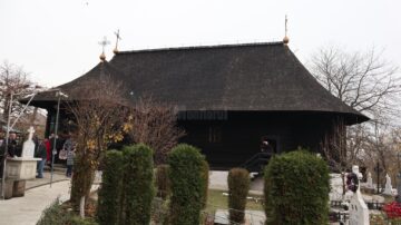 Biserica „Sfinții Mucenici Mercurie și Ecaterina”, construită la Rădășeni în urmă cu 412 ani, și-a sărbătorit hramul