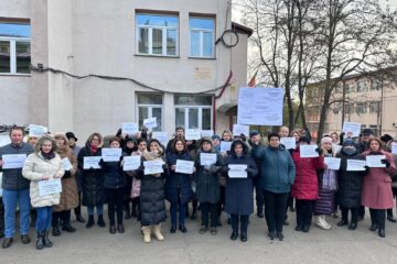 Două instituții din Suceava sunt de azi în grevă generală cu încetarea activității