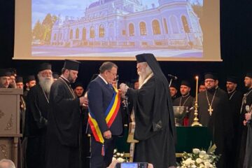 Patriarhul Daniel i-a acordat lui Gheorghe Flutur ”Crucea Patriarhală”, cea mai importantă distincție pentru un mirean primită de cineva din județul Suceava