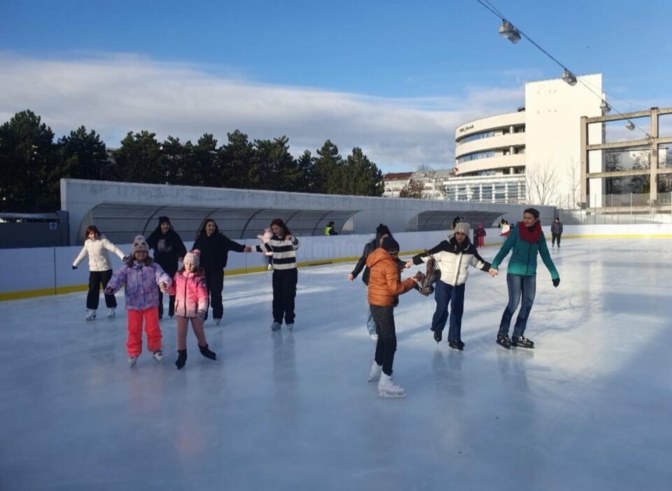 Patinoarul artificial Areni se deschide astăzi, de Ziua Bucovinei