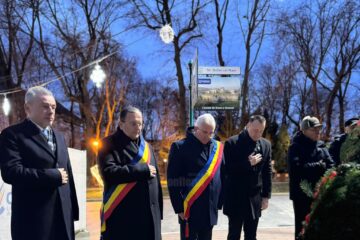 În zorii zilei, Flutur, Lungu, Balan și Harșovschi au depus coroane la bustul unionistului Iancu Flondor