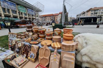 Târgul de Crăciun s-a deschis în centrul Sucevei, de Ziua Bucovinei
