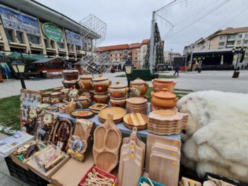 Târgul de Crăciun s-a deschis în centrul Sucevei, de Ziua Bucovinei