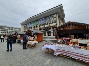 Târgul de Crăciun s-a deschis în centrul Sucevei, de Ziua Bucovinei
