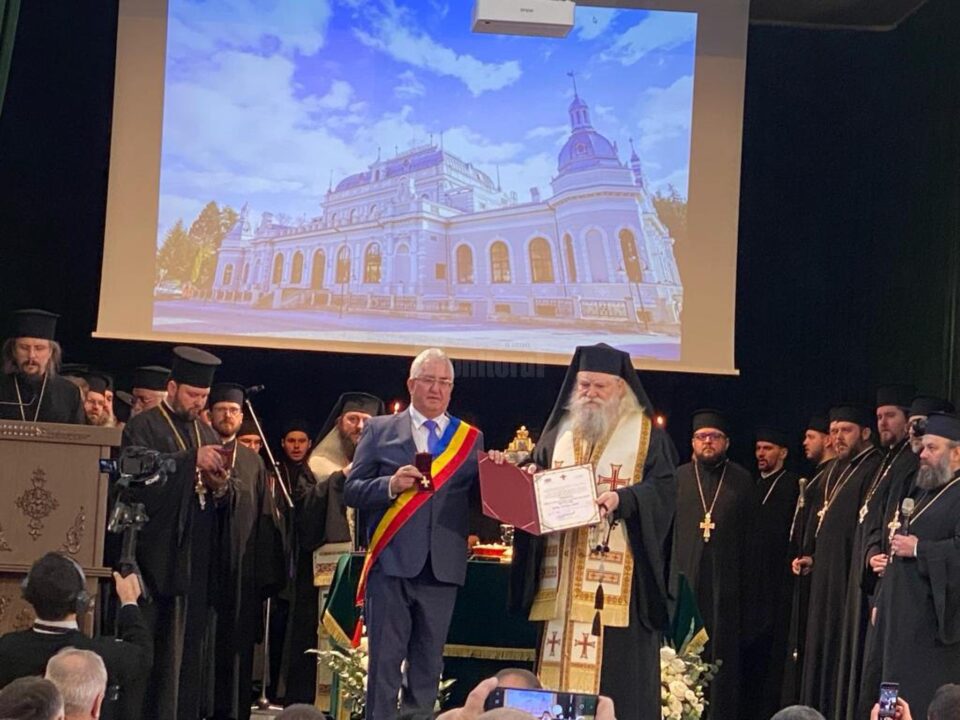 Patriarhul i-a acordat primarului de Suceava, Ion Lungu, Ordinul „Sfântul Cuvios Ioan Iacob de la Neamț, Noul Hozevit”