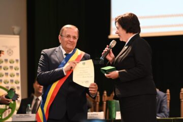 Gheorghe Flutur a dat ordinul „Meritul Bucovinei” arhiepiscopului Sucevei și Rădăuților, ÎPS Calinic