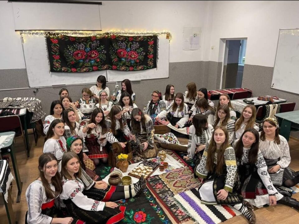 Șezătoare, expoziții, dezbateri și concursuri, de Ziua Bucovinei, la Colegiul „Mihai Eminescu” Șezătoare, expoziții, dezbateri și concursuri, de Ziua Bucovinei, la Colegiul „Mihai Eminescu”
