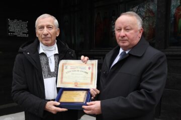 Învățătorul Gheorghe Popa și primarul Neculai Perju