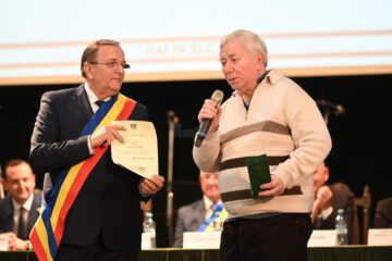 Gheorghe Flutur a dat ordinul „Meritul Bucovinei” arhiepiscopului Sucevei și Rădăuților, ÎPS Calinic