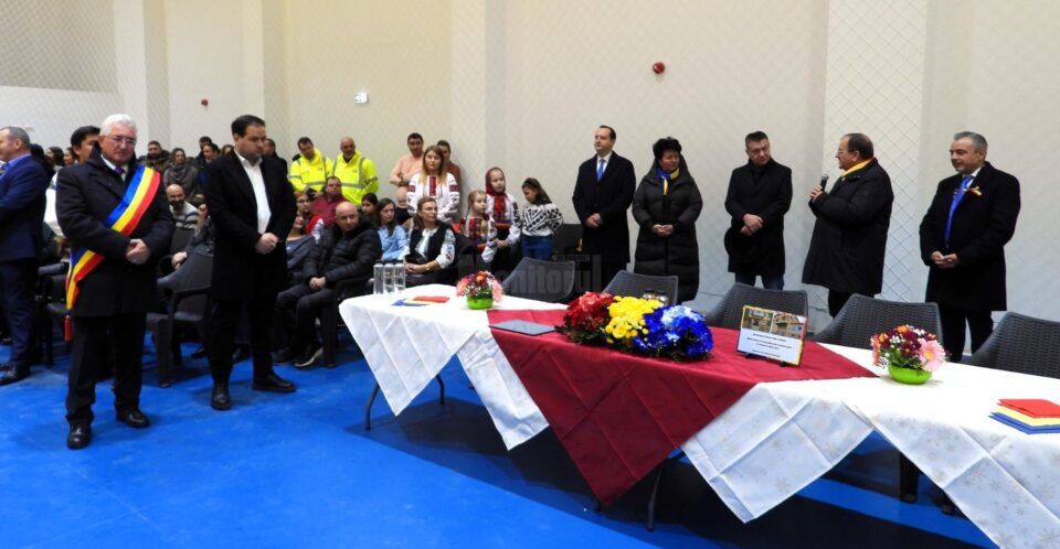 Invitați de seamă, din administrația locală, județeană și din Parlamentul României, la inaugurarea sălii de sport de la Școala 10