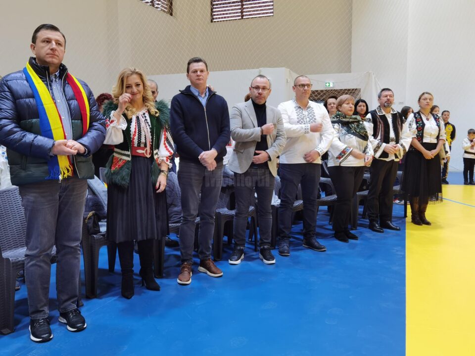 Invitați de seamă, din administrația locală, județeană și din Parlamentul României, la inaugurarea sălii de sport de la Școala 10