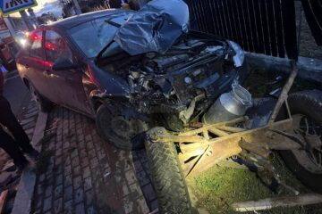 Căruță lovită de mașină