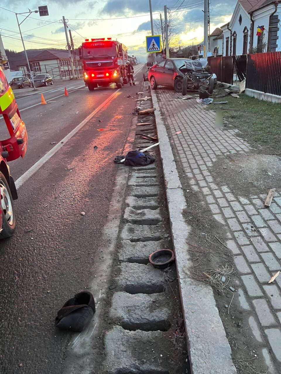 Căruța lovită de mașină