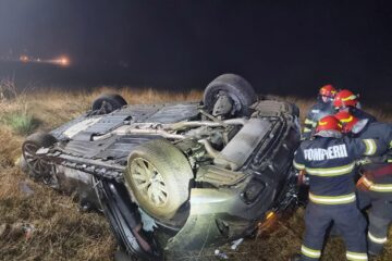 A rămas blocat în mașina care s-a răsturnat pe șoseaua de centură din Rădăuți