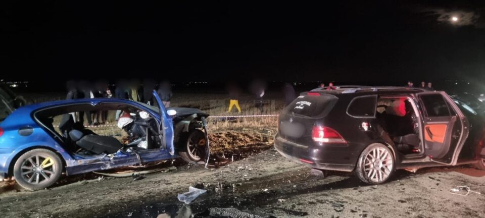 Cumplitul accident soldat cu moartea unei tinere și rănirea gravă a altor trei persoane, provocat de un șofer care a intrat pe contrasens Cumplitul accident soldat cu moartea unei tinere și rănirea gravă a altor trei persoane, provocat de un șofer care a intrat pe contrasens